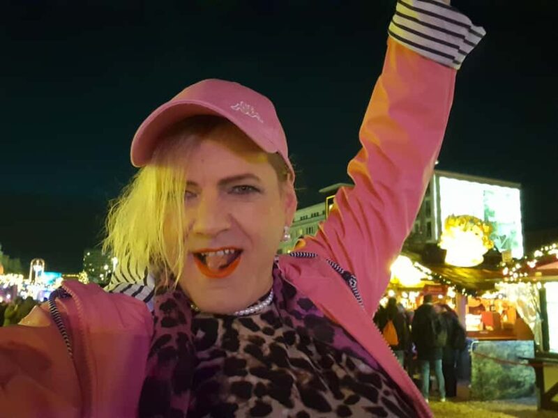 Hamburg: Private St. Pauli Night Tour with Musical Dancer - Explore Hamburg’s Famous Red Light District with a Professional Musical Dancer