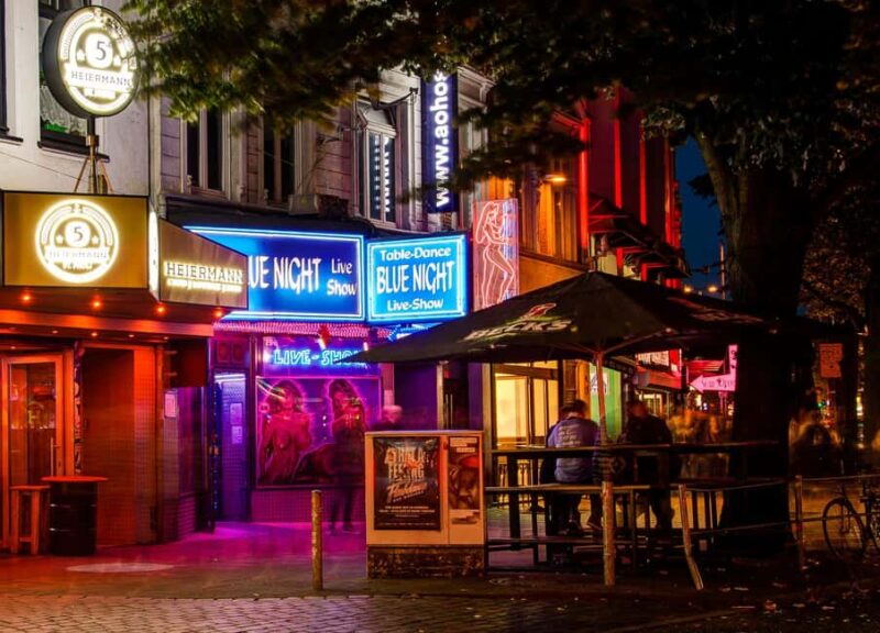 Hamburg: Private St. Pauli Night Tour with Musical Dancer - The Reeperbahn and Its Nightlife Highlights