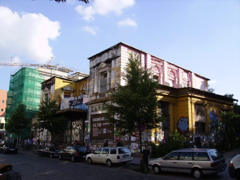 Hamburg: Private Tour - Schanzenviertel & Karolinenviertel - Exploring the Districts History and Transformation