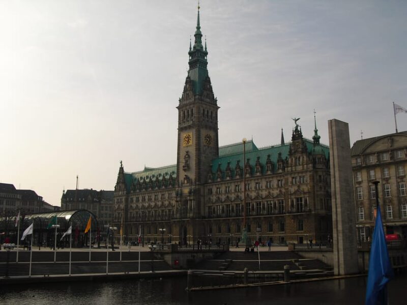 Hamburg: Private - Town Hall, Speicherstadt, Elbphilharmonie - Explore Hamburg’s Iconic Landmarks in a Private 2-Hour Tour