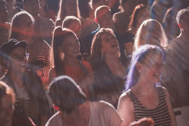 Hamburg: Reeperbahn Comedy Club - Hamburg: Reeperbahn Comedy Club – A Night of Uncensored Laughter in the Heart of Hamburg