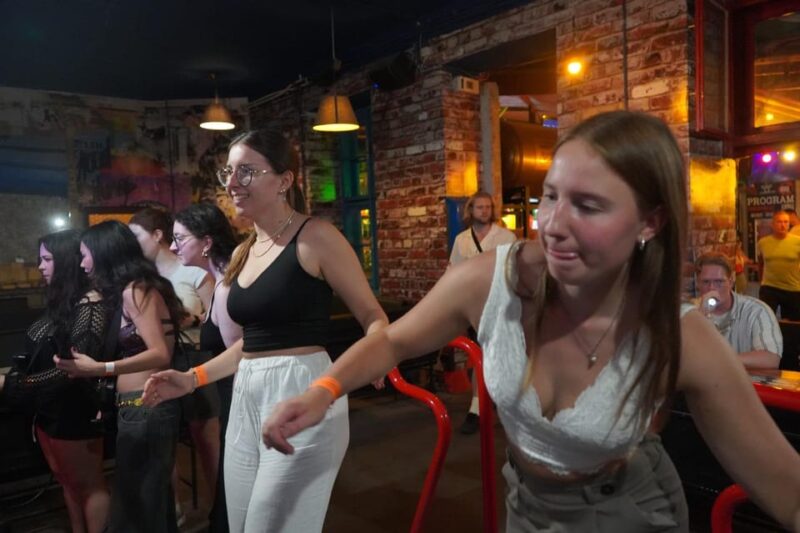 Hamburg: Reeperbahn Pub Crawl with Shots and Games - Explore Hamburgs Reeperbahn Nightlife with Shots and Games