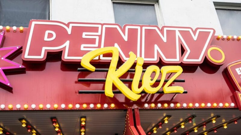 Hamburg: Reeperbahn & St. Pauli by Day - Visiting the Davidwache Police Station and Herbertstrasse