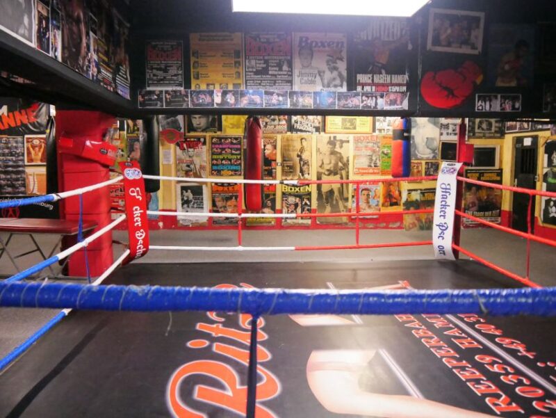 Hamburg: Reeperbahn Tour with English-Speaking Guide - Exploring Hamburg’s Reeperbahn: The District’s Famous Streets and Landmarks