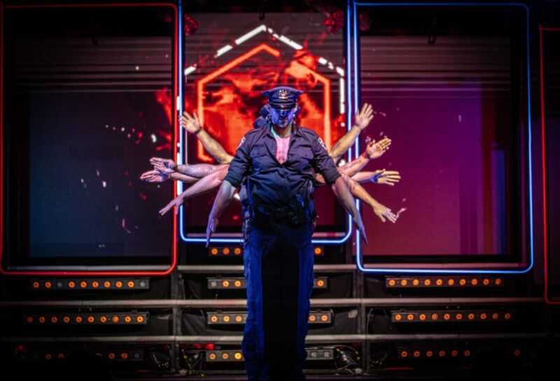 Hamburg: SIXX PAXX Men´s Perfoming Arts Show - Ticketing and Entry: Skip-the-Line Convenience