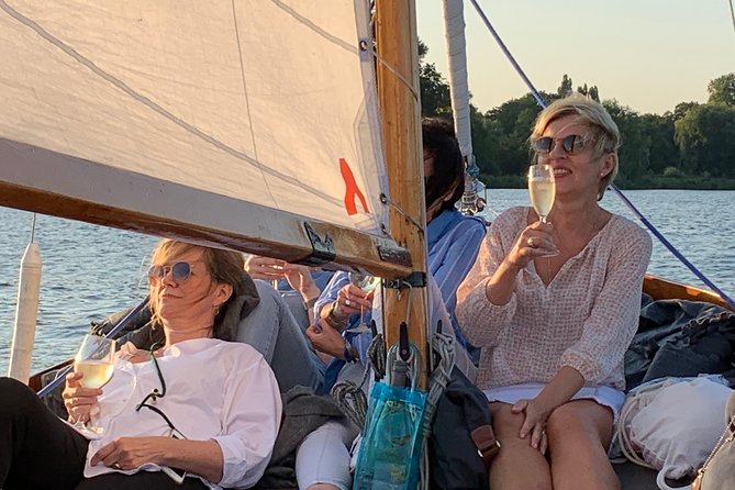 Hamburg Small-Group Sunset Sailing Cruise on Lake Alster - The Sailing Experience and the Skipper’s Role