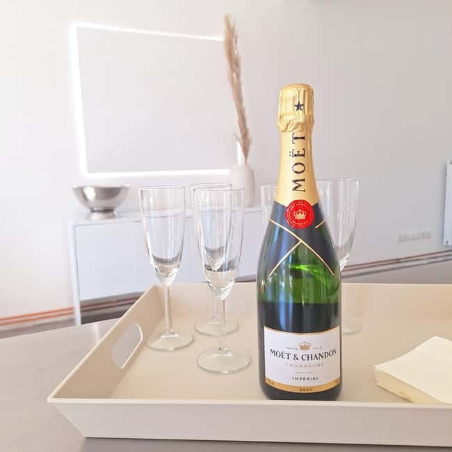 Hamburg: Soap art workshop with champagne - Unique Soap Art Workshop in Hamburg with Champagne