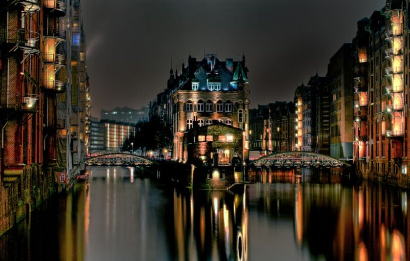 Hamburg: Speicherstadt & HafenCity Tour - Exploring the Speicherstadt Warehouse District