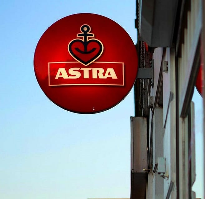 Hamburg - St. Pauli coffee klatch with ex dominatrix - perfect in rainy weather - Discover Hamburgs Kiez Secrets Over Coffee in St. Pauli