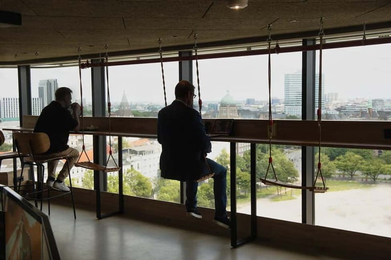 Hamburg: St. Pauli Green Bunker Tour in German - The Guide and Tour Experience