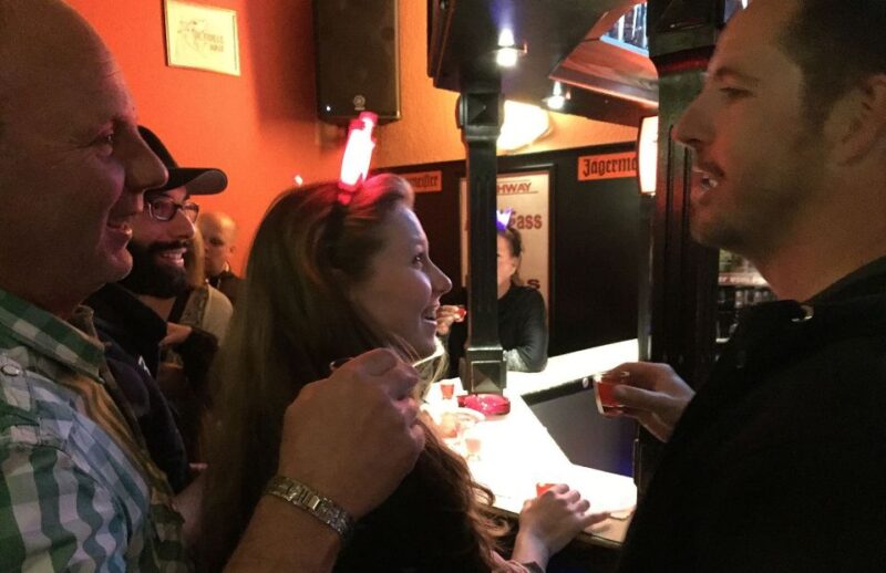 Hamburg: St. Pauli Highlights Guided Tour with Beer for 18+ - What Its Like to Experience the Reeperbahn at Night