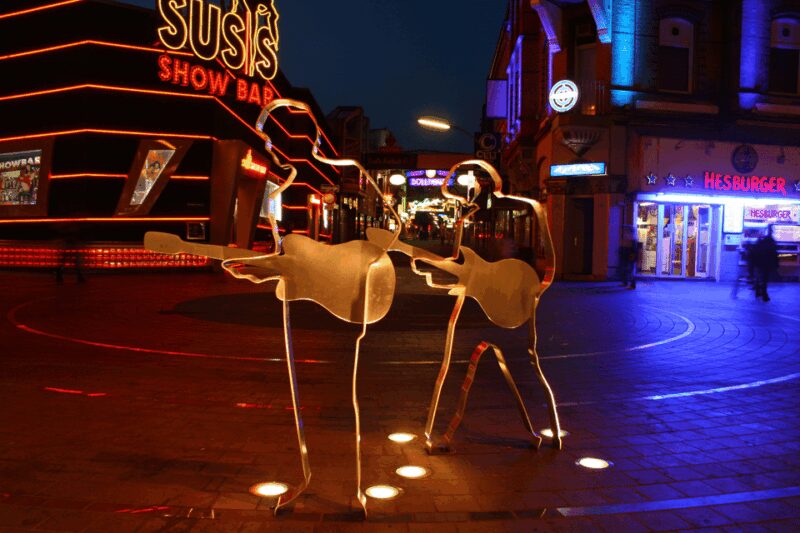 Hamburg St Pauli: Red Light District Walking Tour - Discovering Hamburger Berg and Its Eclectic Atmosphere