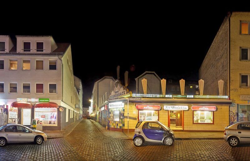 Hamburg: St. Pauli Tour of the Reeperbahn - Exploring the Contrasts of St. Pauli’s Streets