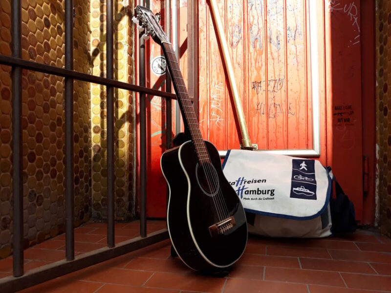 Hamburg: St. Pauli Walking Tour with Live Music - The Reeperbahn and Große Freiheit: Heart of the Nightlife