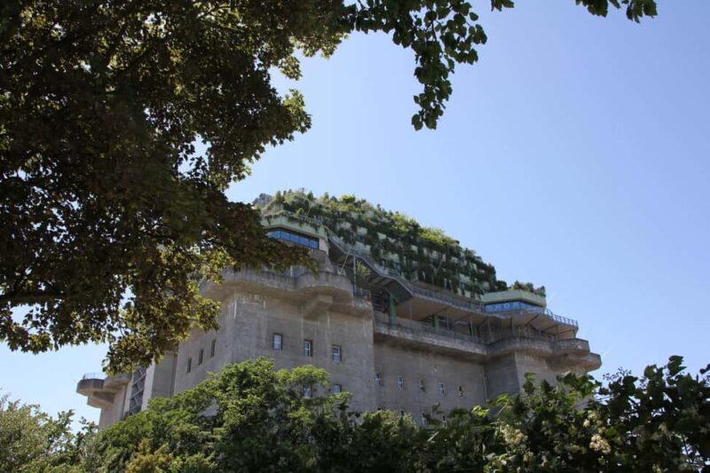 Hamburg: St. Pauli's "Green Bunker" Tour above the rooftops of Hamburg - Breathtaking Views Over Hamburg from the Roof