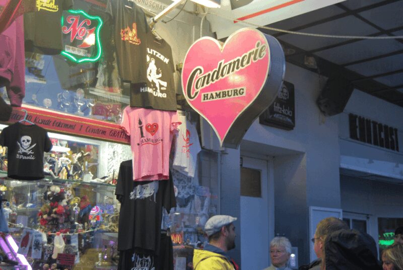 Hamburg: The Ultimate Sex, Drugs, and Hotdog Tour - Ending the Night in Hamburg’s Trendy Clubs and Bars