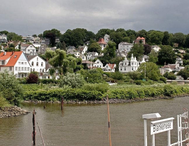 Hamburg: Tour of Blankenese on the Banks of the Elbe - Walking Through the Treppenviertel Neighborhood