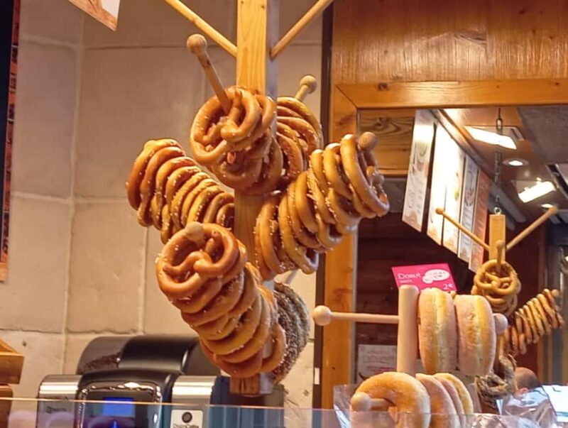 Hamburg Traditional Food Tour: Full Meal and Drinks - Sweet Delights: Apple Cake or Franzbrötchen