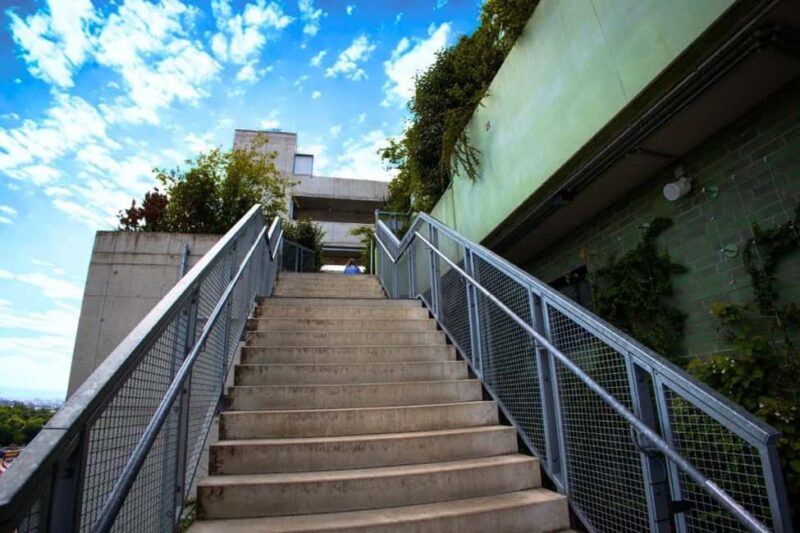 Hamburg: Walking tour of the Green Bunker in St. Pauli - Architecture, Sustainability, and Symbolism