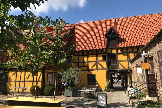 Hamlet and Sweden Tour - Two Countries in one day ! - Discovering Malmös Modern Sights