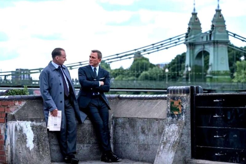 Hammersmith: Winter Scenic Walking Tour & Prosecco Toast - The Scenic Photo Stop and Prosecco Toast