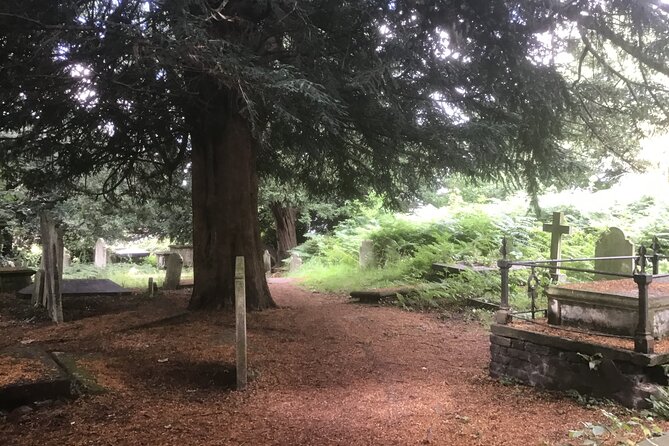 Hampstead Village (London) Walking Tour - Modernist Architecture at 2 Willow Road