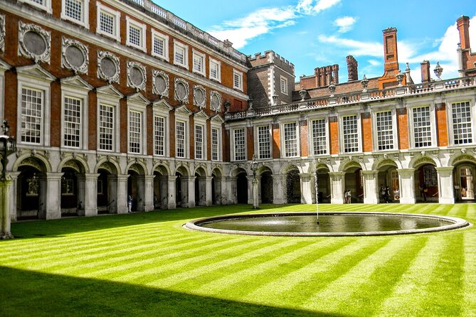 Hampton Court Guided Tour. Full day Access & High Tea - Who Will Appreciate This Tour Most
