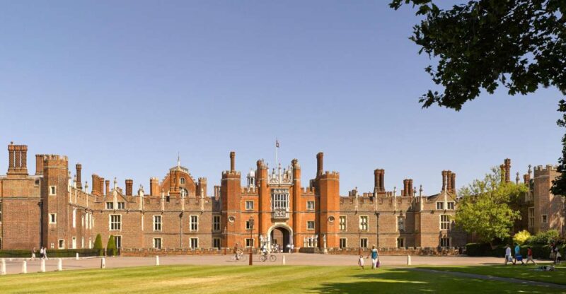 Hampton Court Palace and Windsor Castle Private Car Tour - Explore Two Iconic Royal Residences in a Private 8-Hour Tour