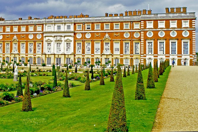 Hampton Court Palace & Garden Maze, Private Tour Admission with Audio Guides - Hassle-Free Transportation and Convenience