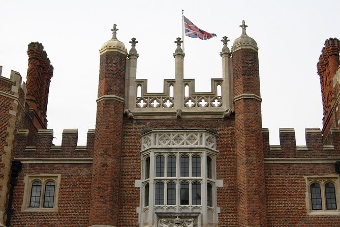 Hampton court palace private tour from London - Key Points
