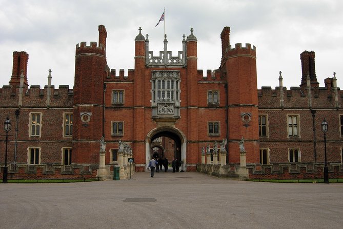 Hampton court palace private tour from London - Visit Hampton Court Palace with Pre-Booked Entrance Tickets