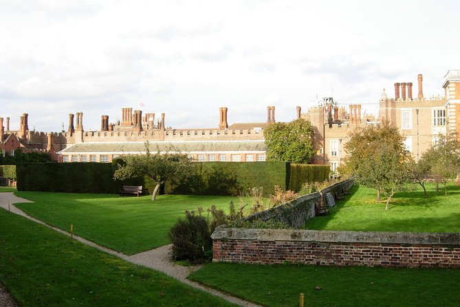 Hampton court palace private tour from London - Meet at Waterloo and End at the Same Location