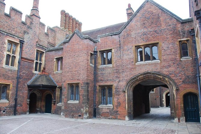 Hampton Court Palace Private Tour - Secrets of Henry VIII - Highlights of Hampton Court Palace’s Gardens and Architecture