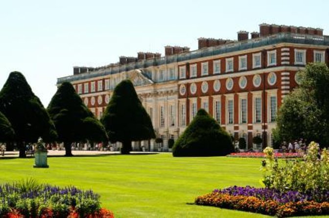 Hampton Court Palace private tour with an accredited expert guide - Key Points