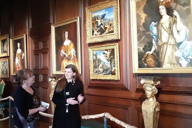 Hampton Court Palace private tour with an accredited expert guide - Exploring Hampton Court’s Tudor Gatehouse and Courtyards