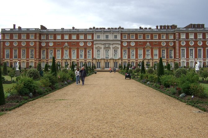 Hampton Court Palace, Stonehenge & Roman Bath Private Tour with Passes - Stroll Through Georgian Elegance in Bath