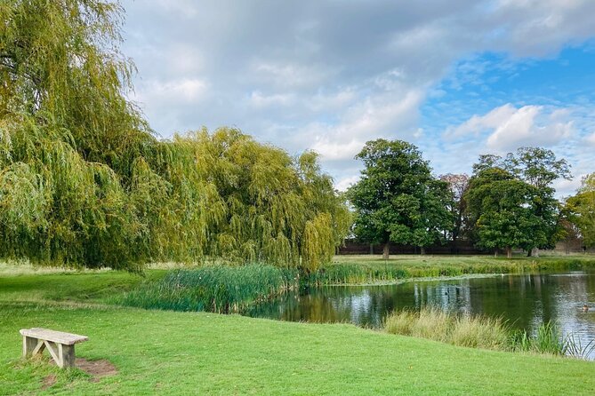 Hampton Court Walking Tour - The Unique Appeal of a Private Guided Tour at Hampton Court