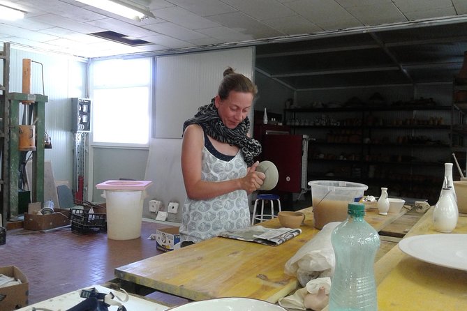 Hands on clay - be creative and make a pot - Key Points