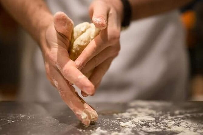 Hands on Deluxe Traditional 4-course dinner with fresh pasta - Key Points