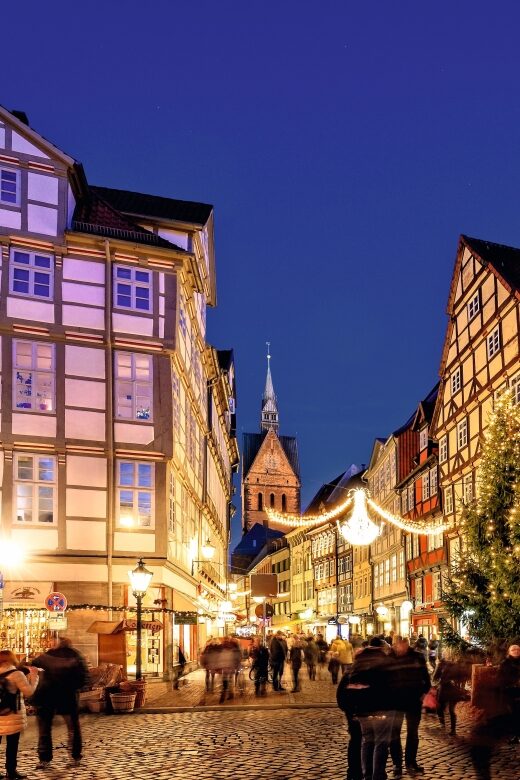 Hannover: Christmas Time Walking Tour - The Historic Charm of Market Church and Old Town