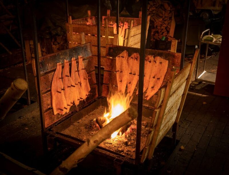 Hannover: Christmas Time Walking Tour - Ballhofplatz, Am Hohen Ufer, and Holzmarkt: Scenic Stops and Tasty Treats