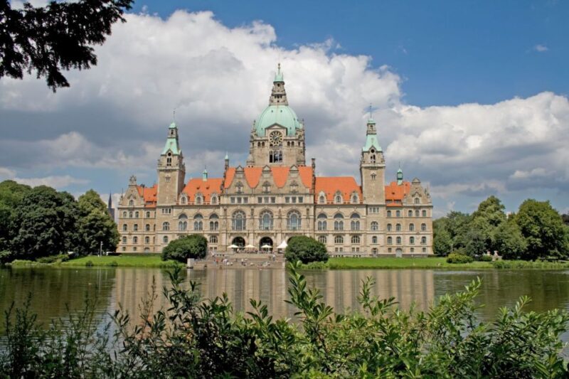 Hannover: New Town Hall exclusive Guided Walking Tour - Hannover’s New Town Hall Tour: A Blend of History and Viewpoints