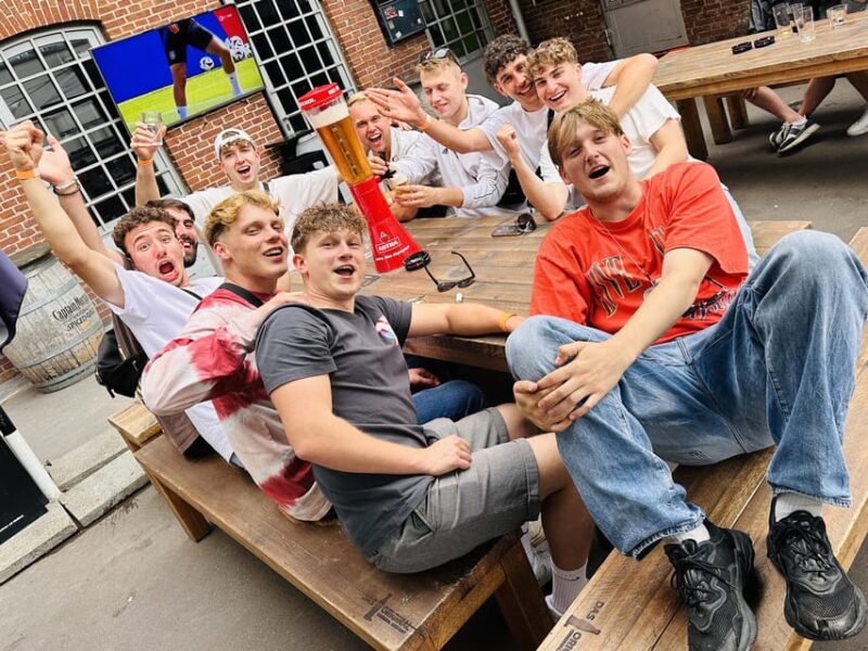 Hannover: Private pub crawl with insider-guide & free shots - Visiting a Cozy Local Bar for the First Drinks