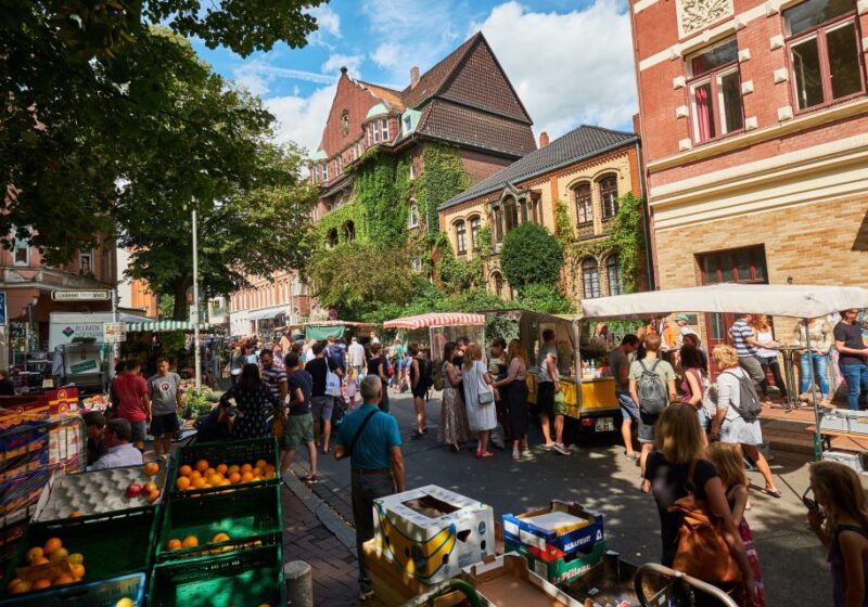 Hanover: Guided Walking Tour of the Linden-Limmer District - The Popularity of Limmerstraße and Its Kiosks