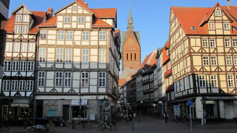 Hanover: Old Town Historical Walking Tour by Geo Epoche - From the Old Town to Calenberger Neustadt District
