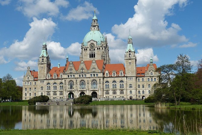 Hanover Private Walking Tour With A Professional Guide - Key Points