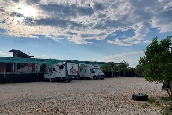 Happy Camping Berat - Cozy and Well-Equipped Campsite at the Edge of Berat