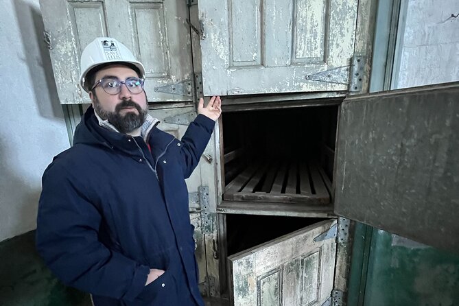 Hard Hat Tour of the Abandoned Ellis Island Hospital Complex - Comparing This Tour to Other Ellis Island Experiences