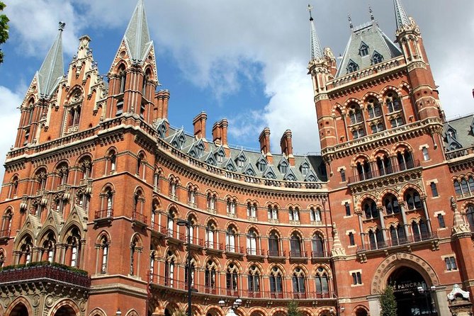 Harry Potter Film Location Walking Tour & Thames River Cruise - Exploring Goodwins Court: The Dark and Mysterious Alleyway