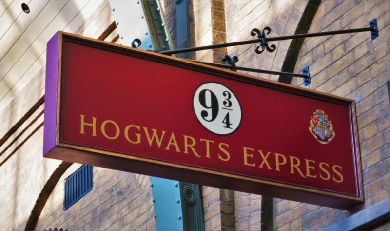 Harry Potter Private Tour of London in Spanish - Visiting Kings Cross Station and Platform 9¾